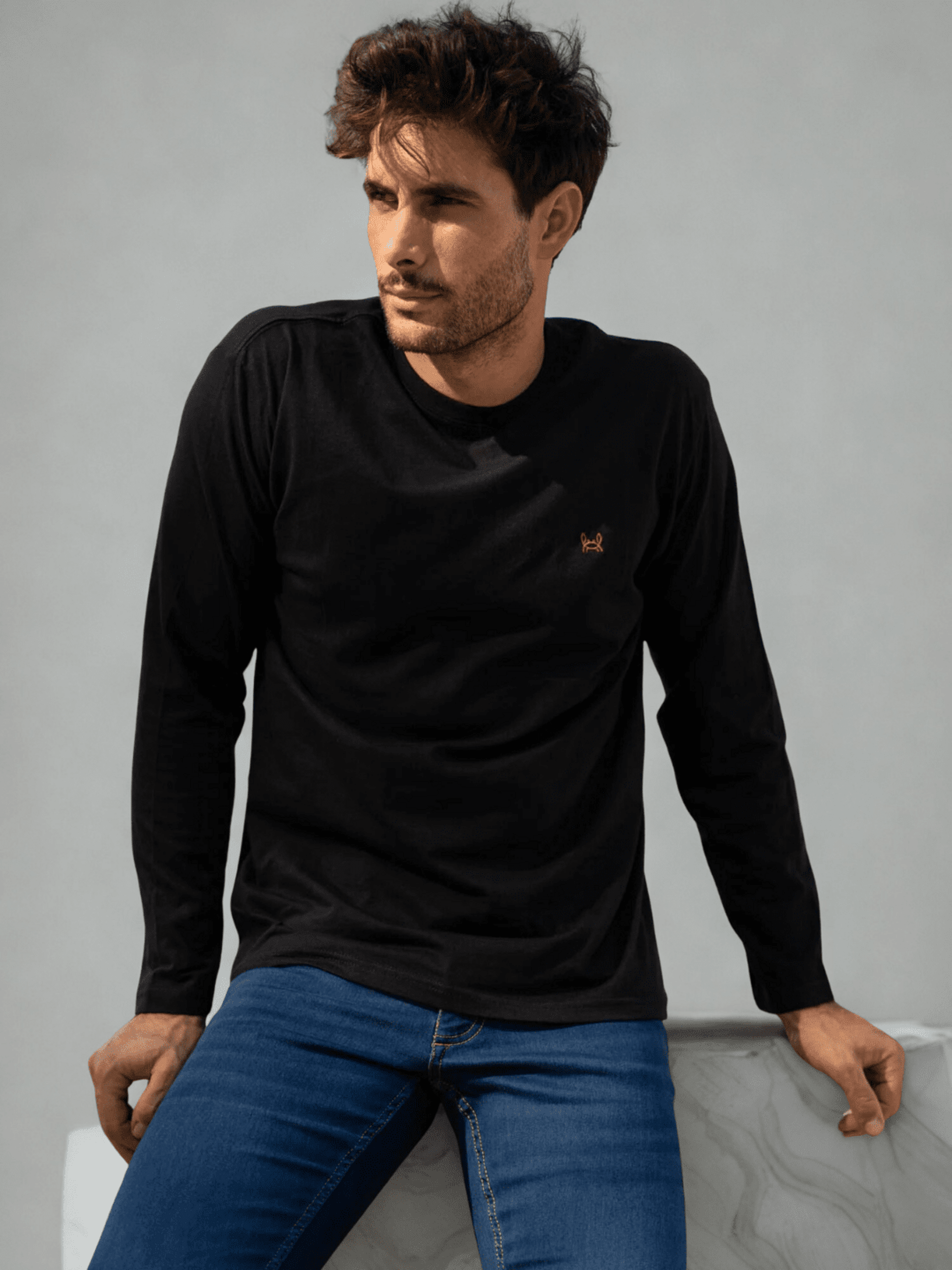 CAMISETA BÁSICA M/LARGA NEGRA - 2